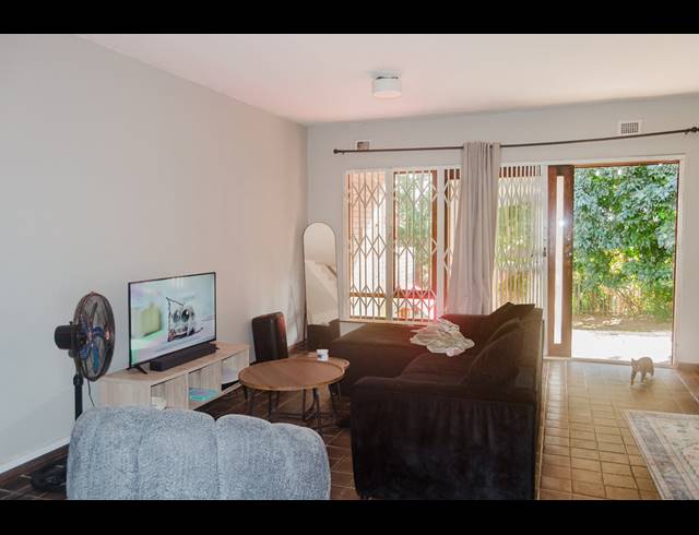 3 BEDROOM TOWNHOUSE FOR SALE IN SCOTTBURGH CENTRAL